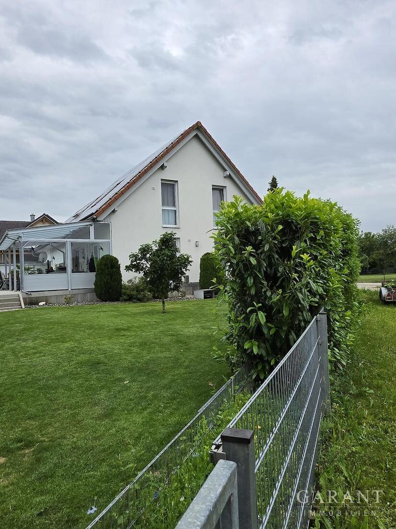 Ansicht hinten mit Terrasse