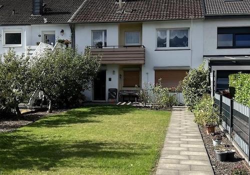 Blick vom Garten aufs Haus