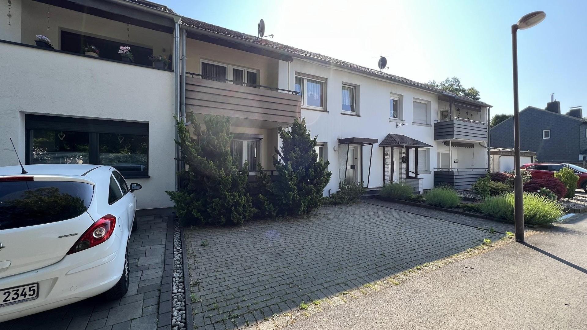 Vorderseite mit Stellplatz