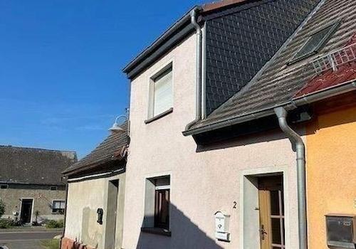 Frontalansicht Reihenhaus