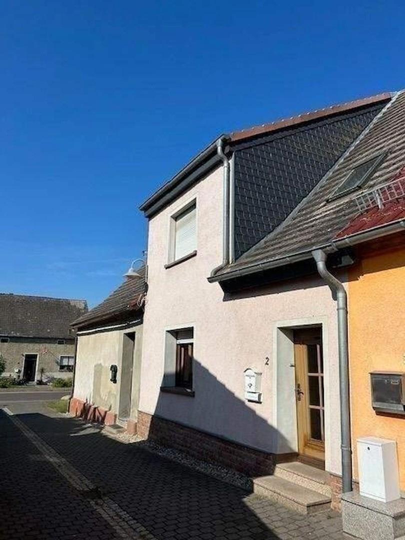 Frontalansicht Reihenhaus