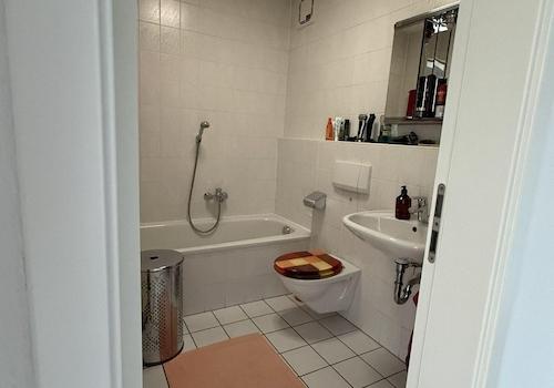 Bad mit Badewanne