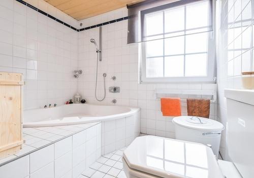 Badezimmer - Badewanne