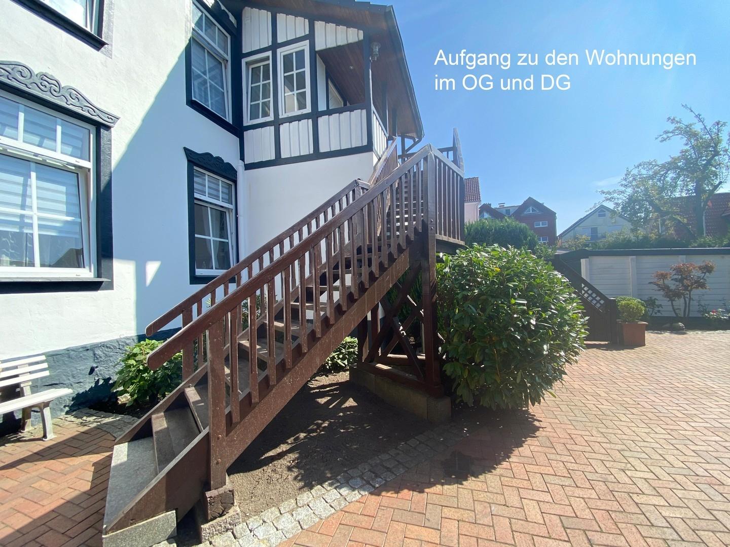 Eichentreppe zum OG