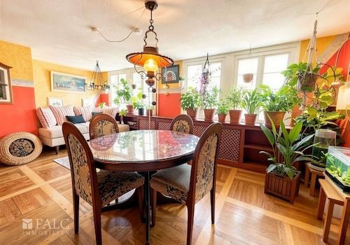 Wohnzimmer mit Esszimmer - (KI generiert)