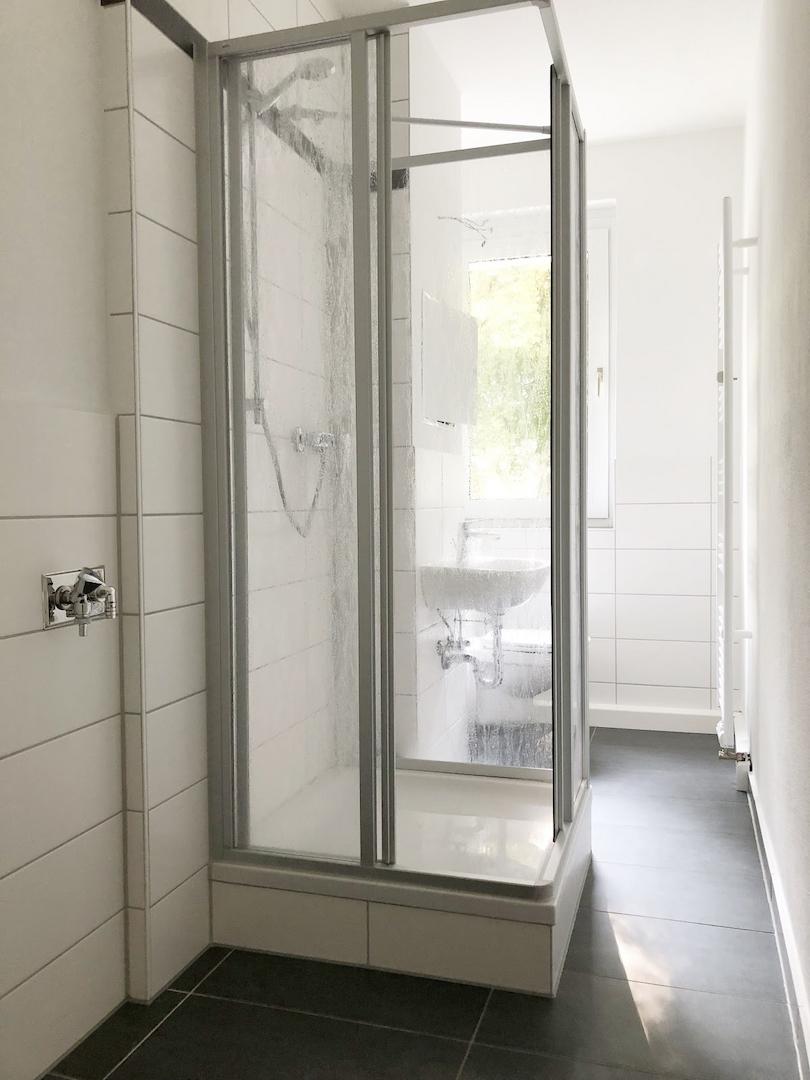 Musterbild Bad mit Dusche