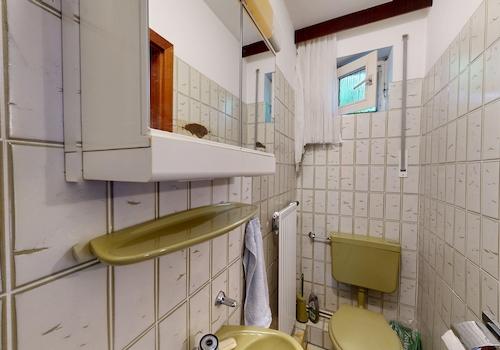 Badezimmer  1 EG