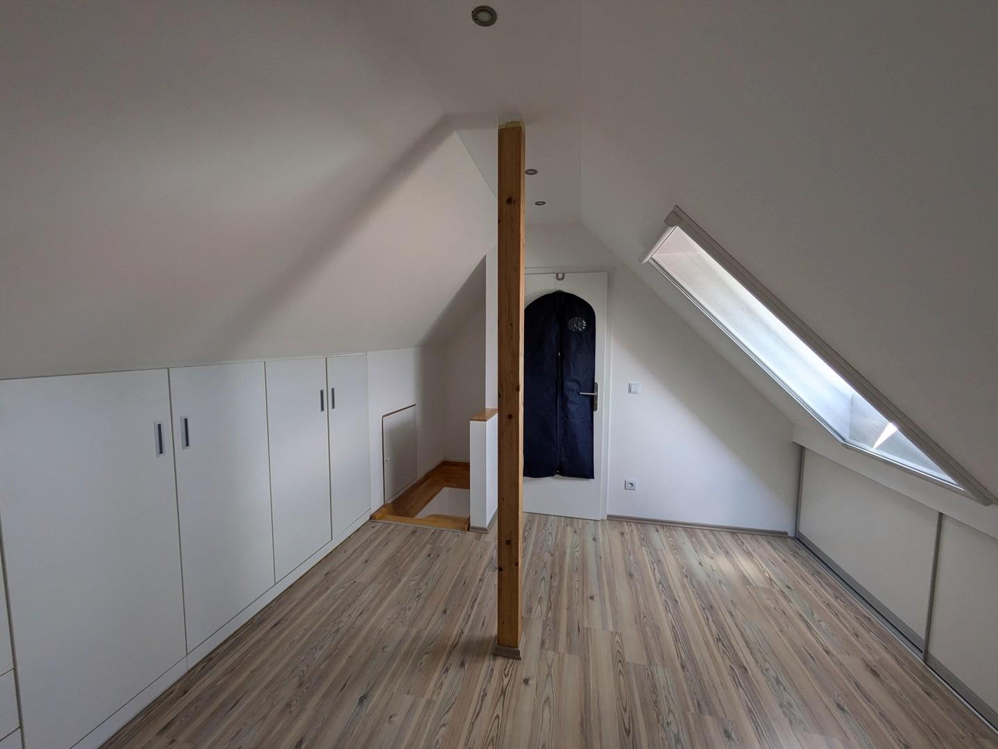 Ankleidezimmer, Blick auf HWR