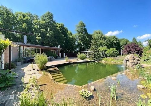 Garten mit Schwimmteich