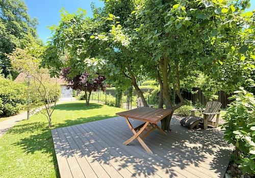Blick hinter das Haus