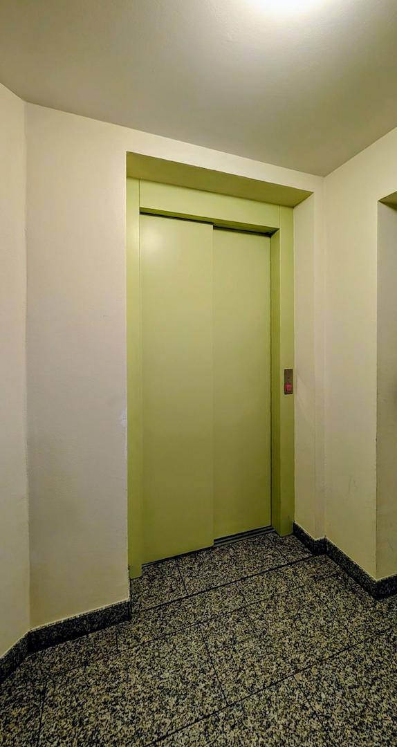 Aufzug geschlossen