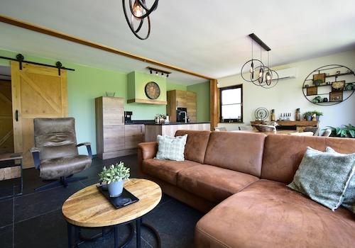 kaufen-freistehende-luxus-ferienvilla-baarle-nassau-wohnzimmer-kueche-luxe-recreatieadviseurs-vakantiehuistekoop-nl.jpg