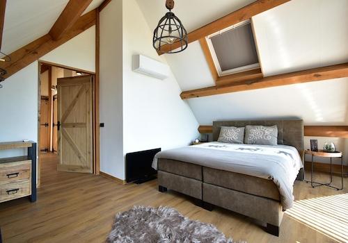 kaufen-freistehende-luxus-ferienvilla-baarle-nassau-schlafzimmer-3-klimaanlage-dachfenster-recreatieadviseurs-vakantiehuistekoop-nl.jpg