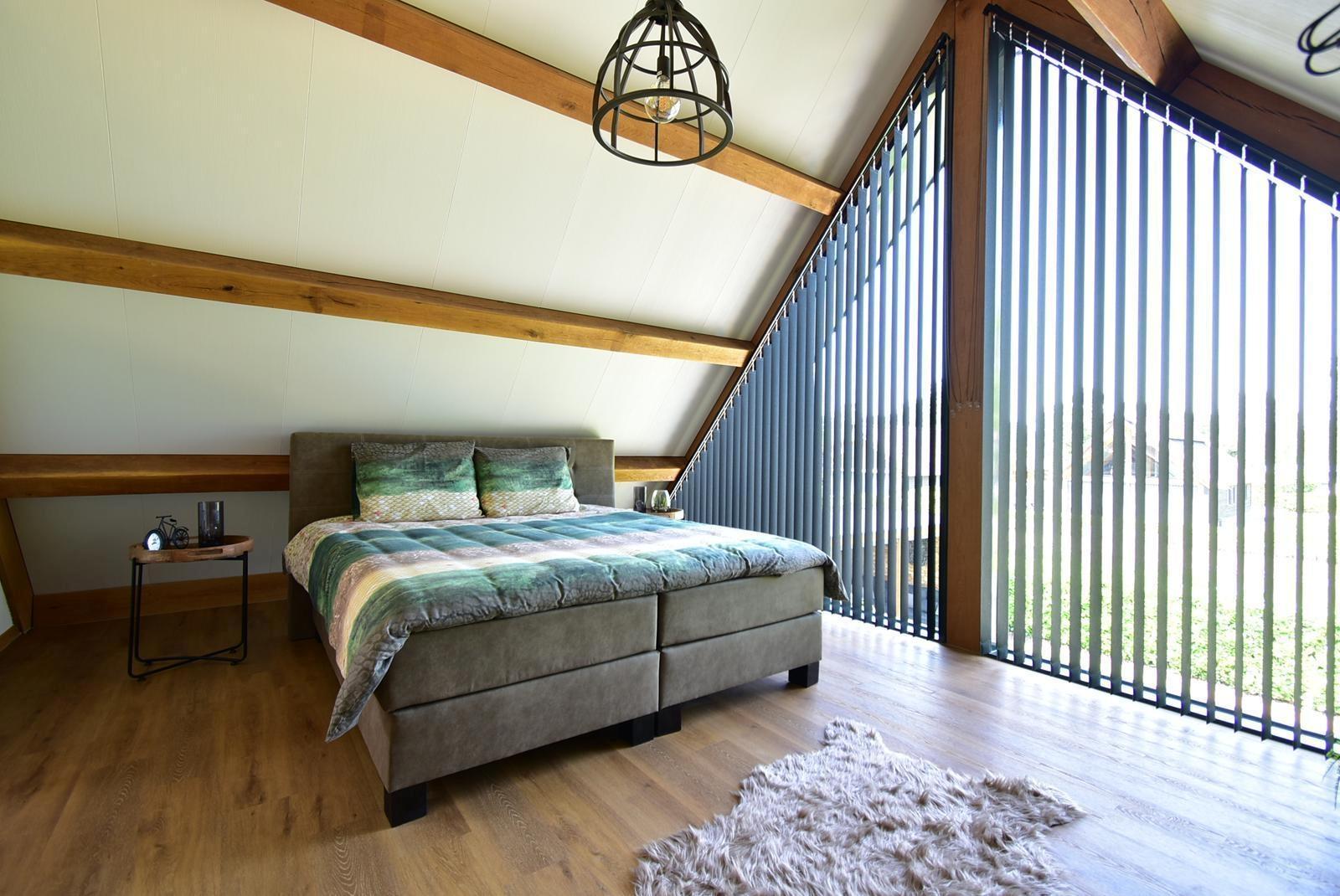 kaufen-freistehende-luxus-ferienvilla-baarle-nassau-schlafzimmer-3-glasfront-recreatieadviseurs-vakantiehuistekoop-nl.jpg