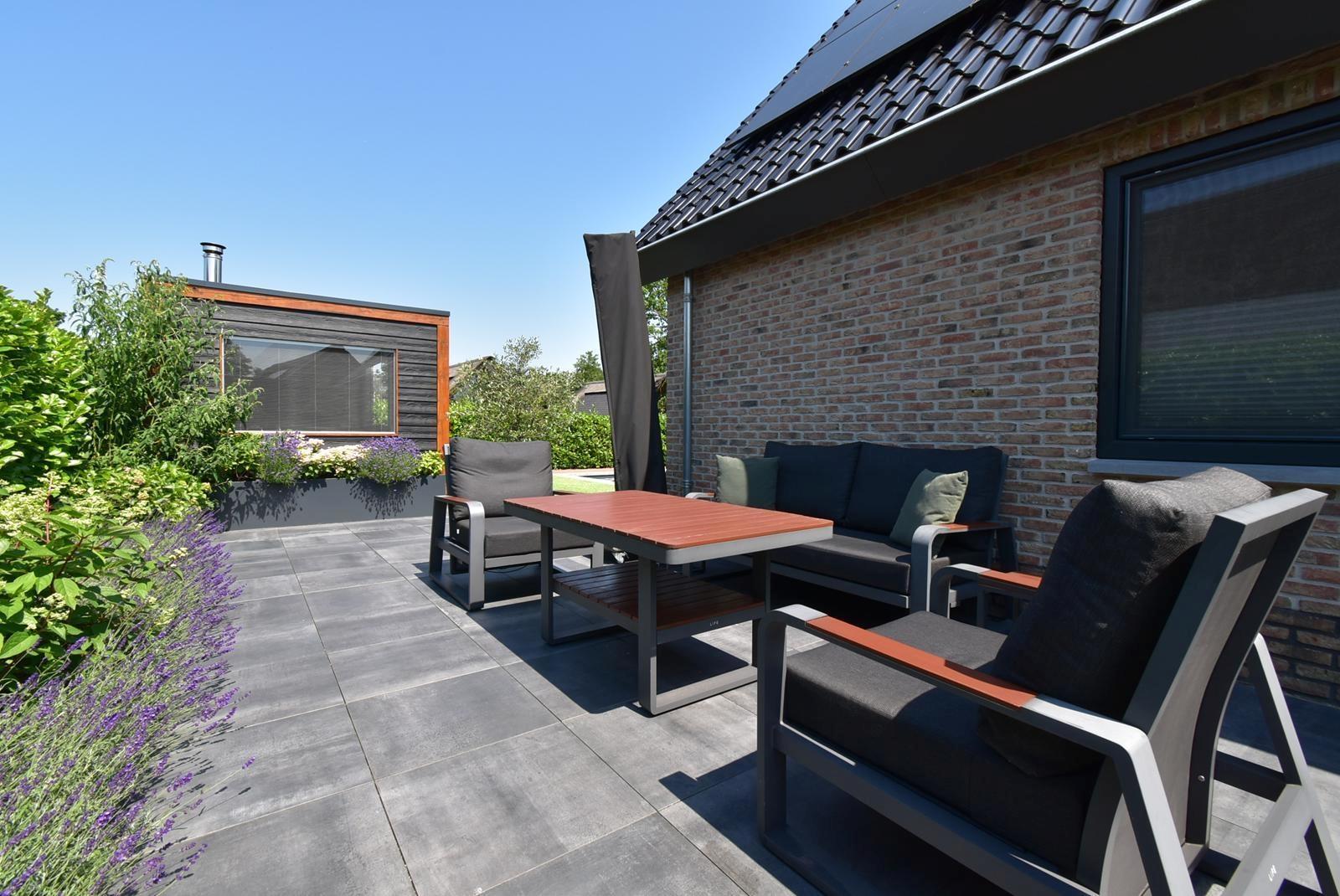 kaufen-freistehende-luxus-ferienvilla-baarle-nassau-sonnenterrasse-lounge-recreatieadviseurs-vakantiehuistekoop-nl.jpg