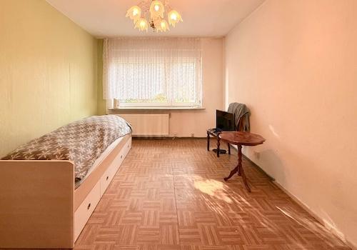 Schlafzimmer 1