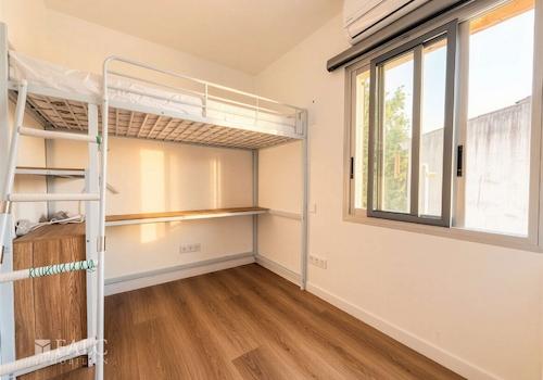 Büro/Kinderzimmer - (KI generiert)