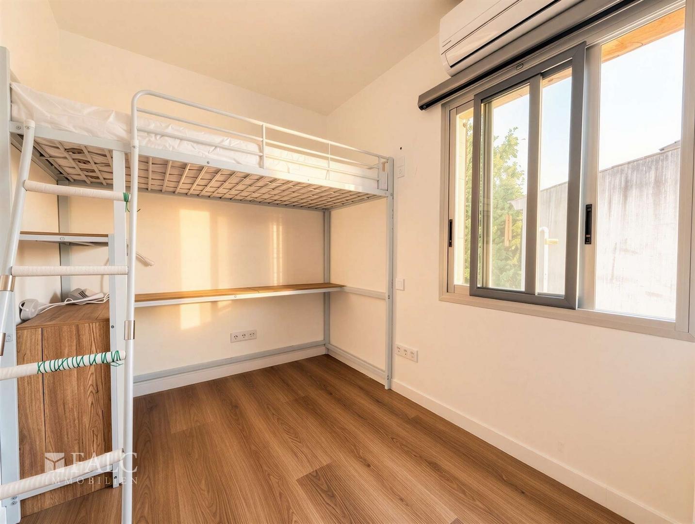 Büro/Kinderzimmer - (KI generiert)