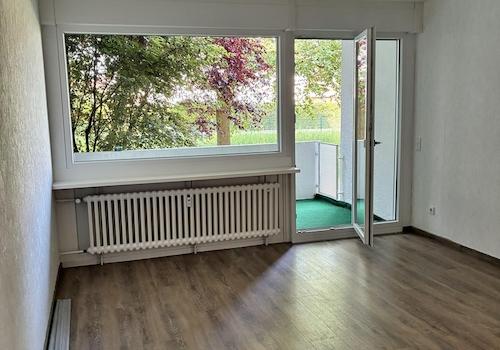 Wohnzimmer mit Balkon