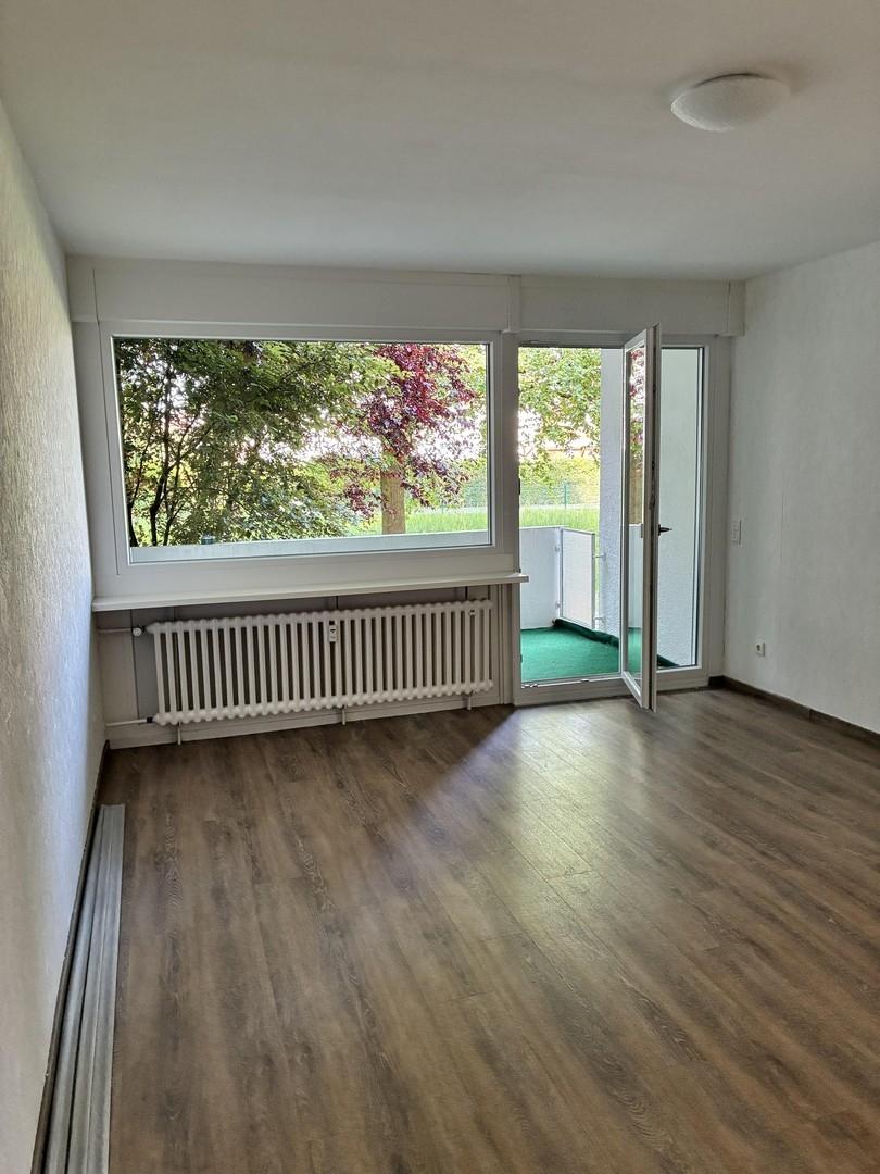 Wohnzimmer mit Balkon