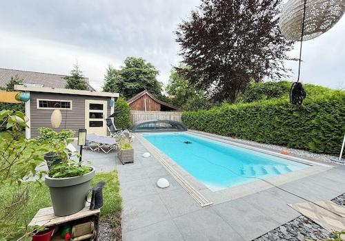 Pool mit Überdachung