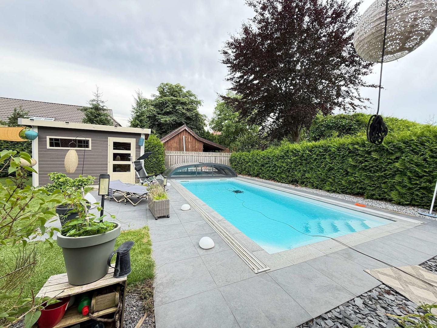 Pool mit Überdachung