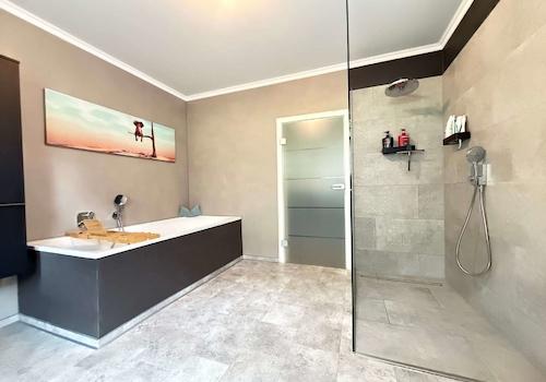 Badezimmer EG