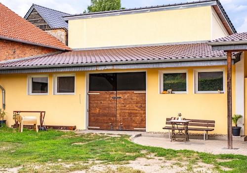 Nebengebäude mit Partyraum