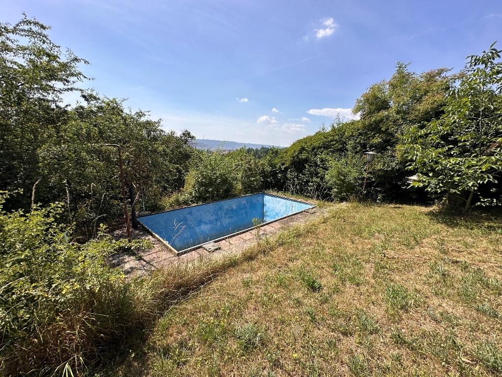 Swimmingpool mittlere Ebene