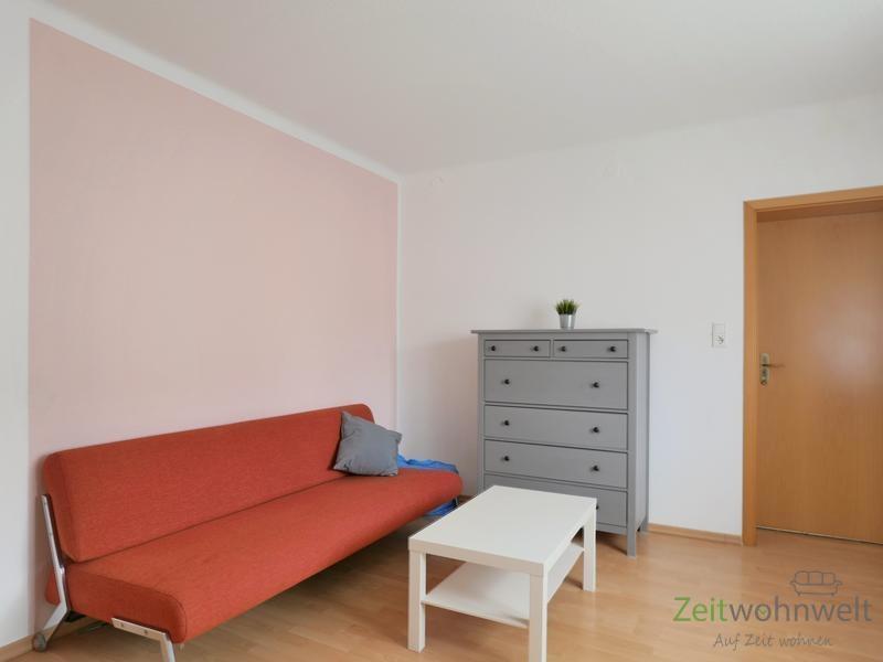 Schlafcouch und Kommode