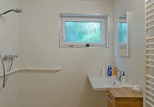 Bad mit bodentiefer Dusche