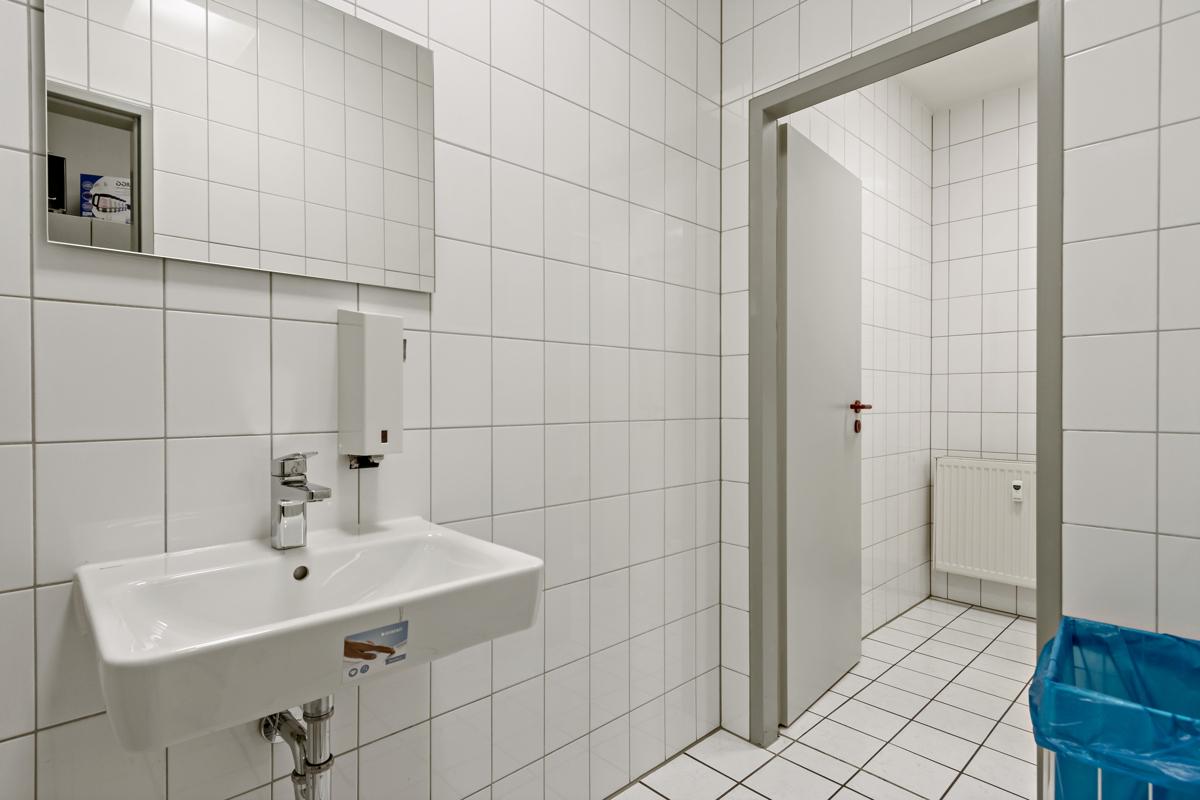 WC Damen EG
