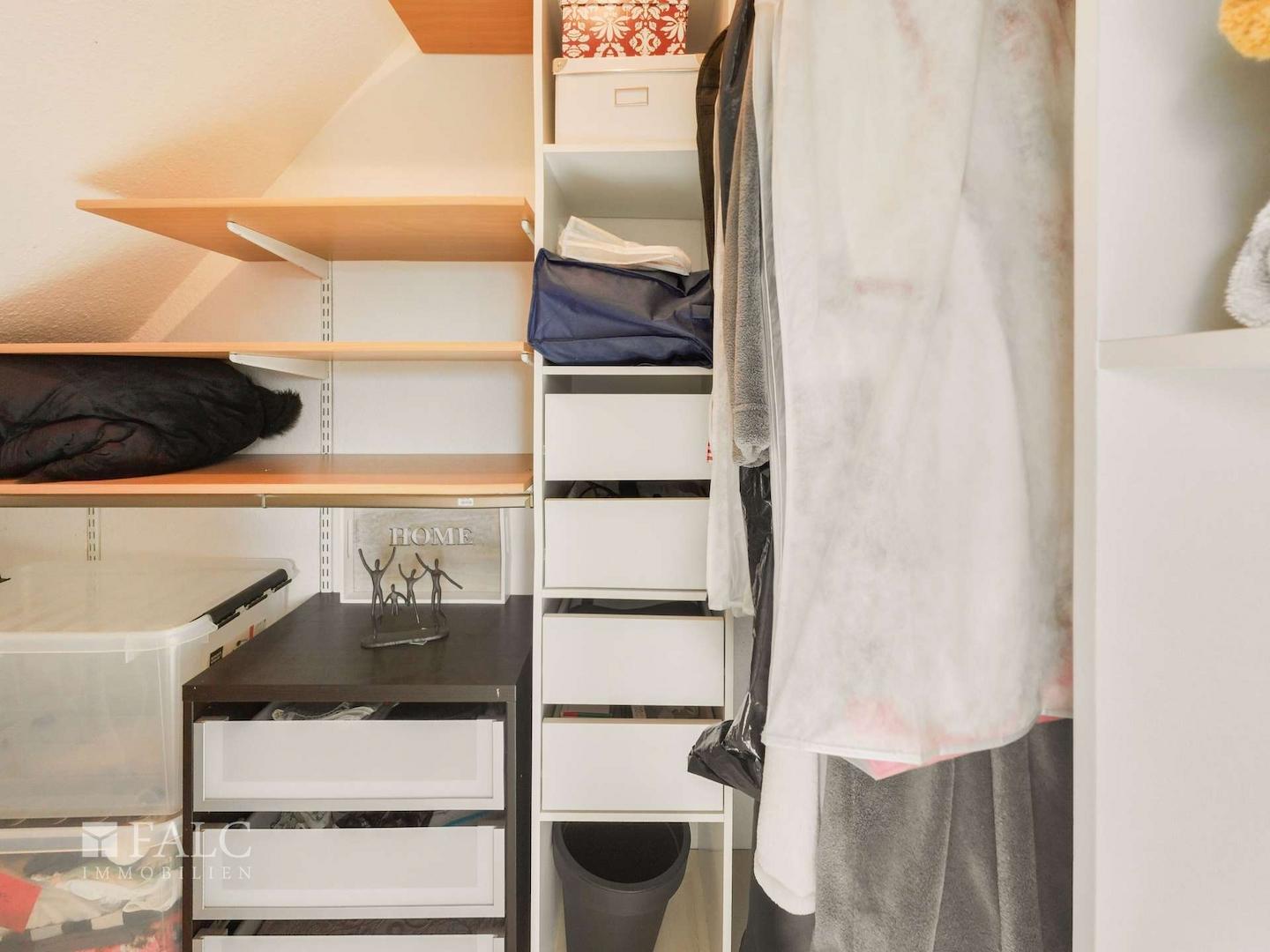 Kleiderschrank