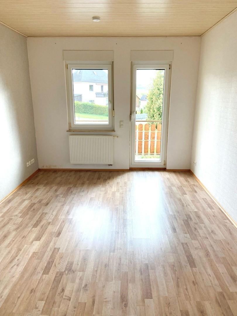 Zimmer mit Balkonzugang