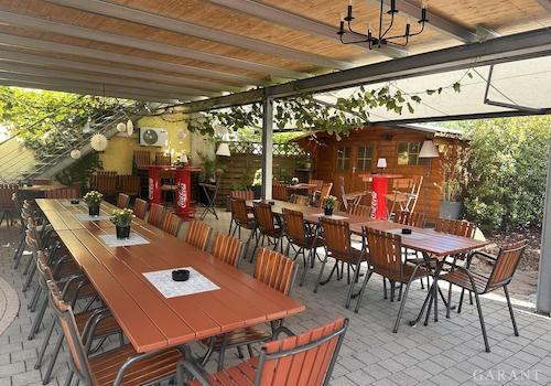 überdachter Bereich Biergarten