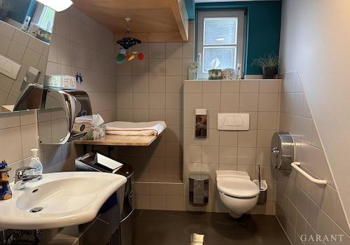 Toilette Krone behindertengerecht