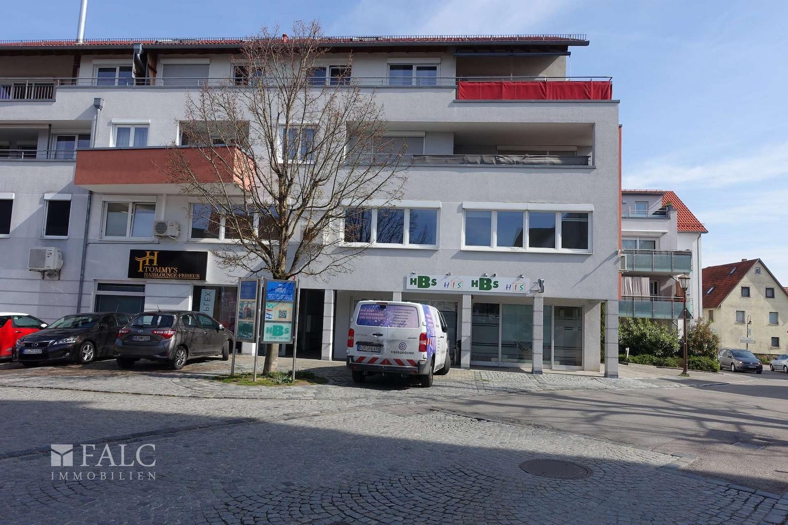 Außenansicht + Eingang