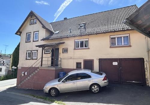 Ansicht seitlich mit Garage