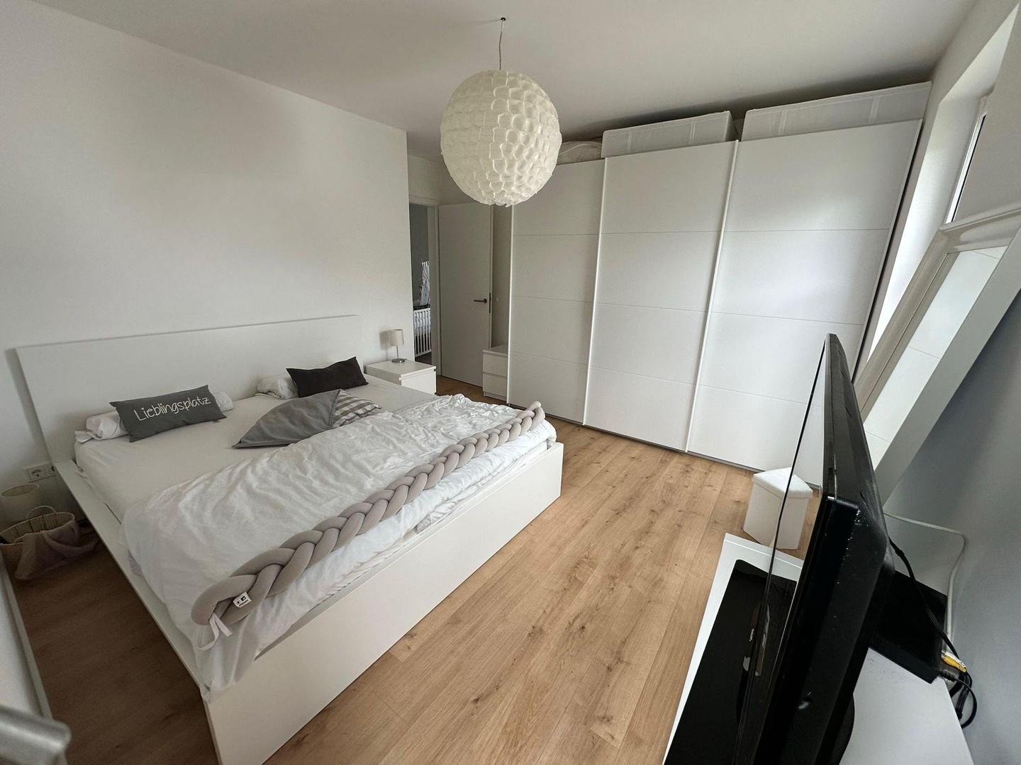 Schlafzimmer 1