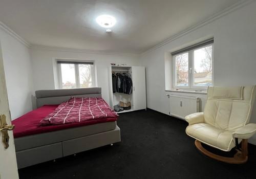 Schlafzimmer 1