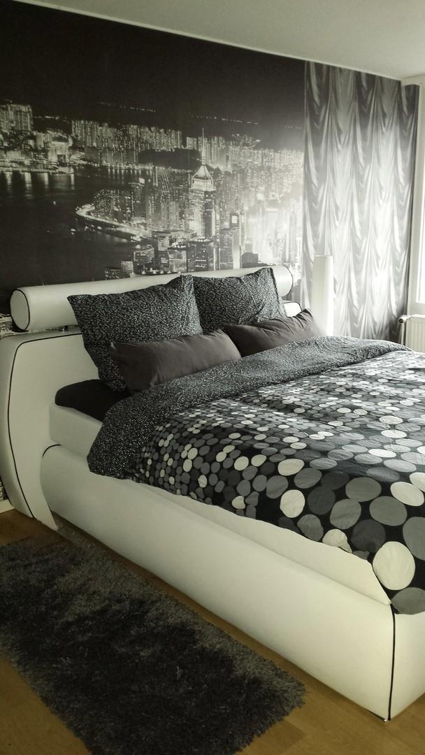 Schlafzimmer mit Loggia