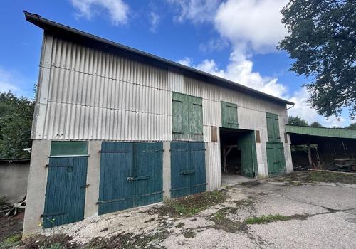 Stall und Garage