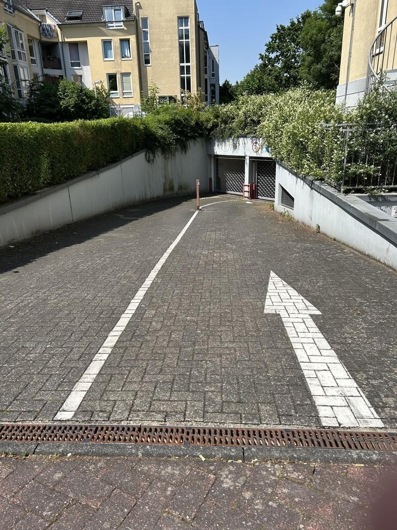 Eifahrt zur Tiefgarage