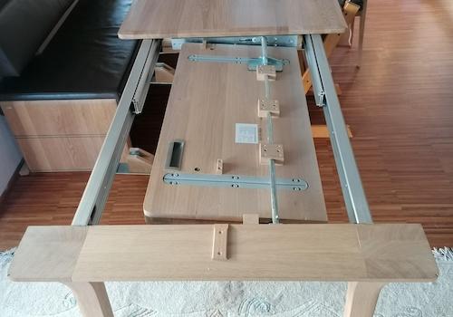 Ausziehbarer Tisch