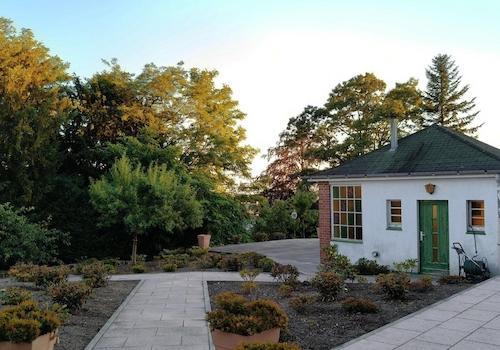 Garten mit eigener Terrasse