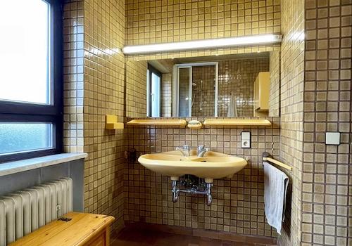 12_ EG Bad mit Dusche