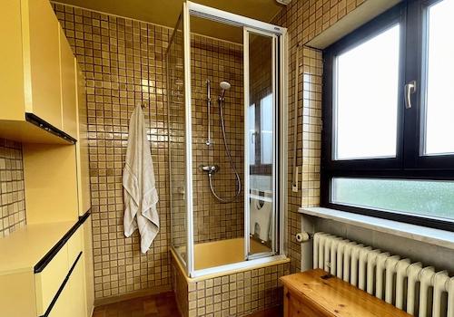 13_ EG Bad mit Dusche Foto 2
