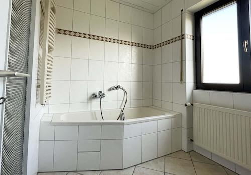 16_1.OG Bad mit Badewann