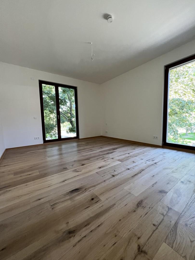 Schlafzimmer zum Masterbad 1 