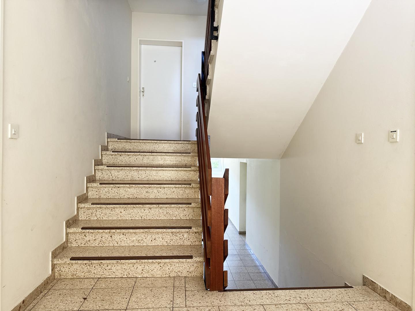 Hochparterre, Wohnung rechts!